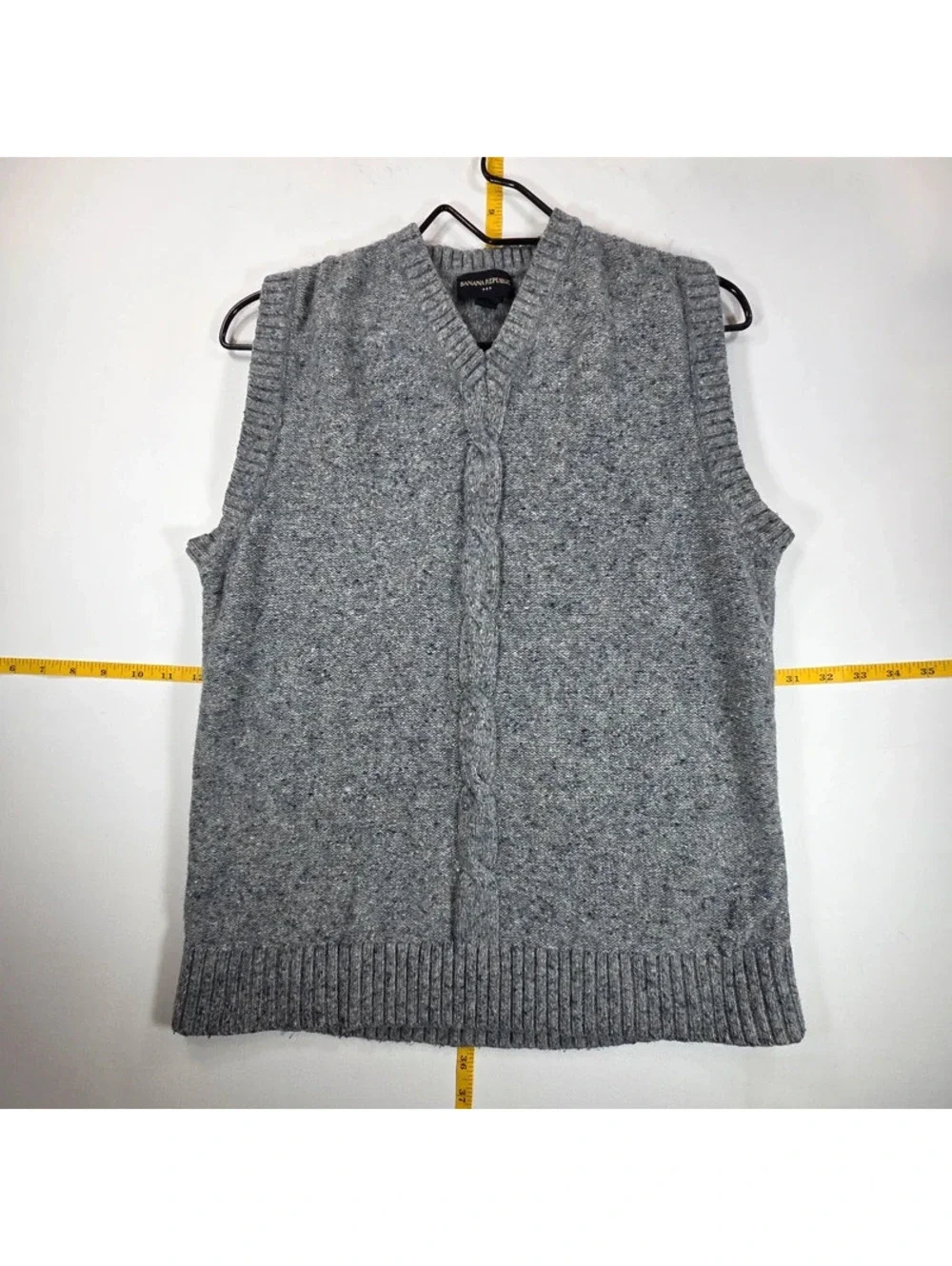 Banana Republic gray speckled wool-blend V-neck Medium
